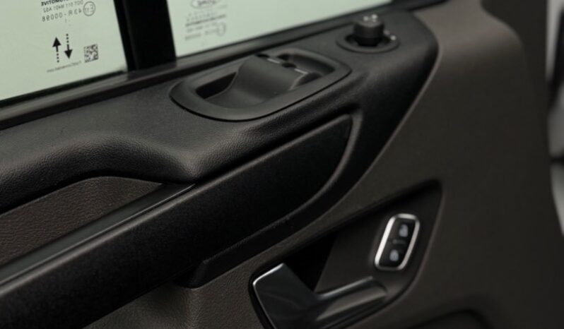 Ford Transit Custom Trend 2.0 TDCi 96 kW/130PS L1H1 / 21 270 km _ Regálový systém Sortimo + podlaha full