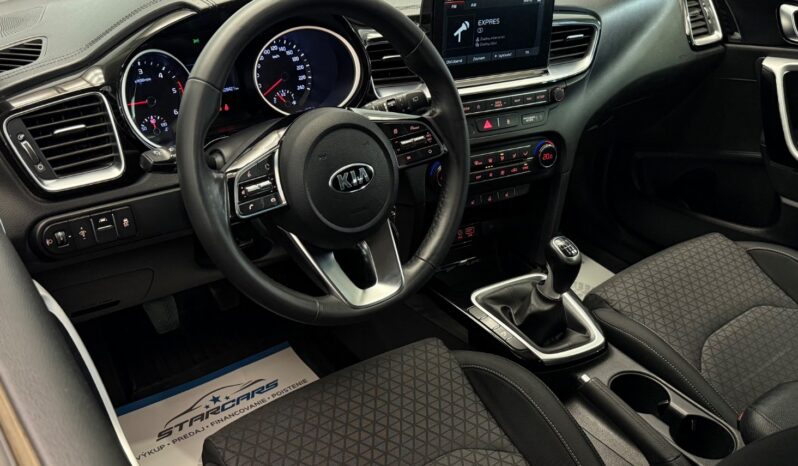 Kia Ceed SW 1.6 CRDi 136k Gold, 1.matiteľ kupované v SR, odpočet DPH full